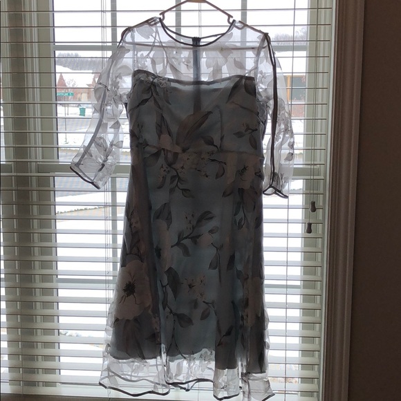 Dress - Picture 7 of 8